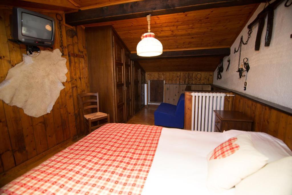 Edelweiss Hotel 2*